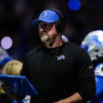 dan-campbell-acknowledges-lions’-dan-skipper-as-he-vomits-during-impassioned-postgame-victory-speech