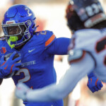 no-10-boise-state-beats-no.-20-unlv-for-mountain-west-title,-cfp-berth