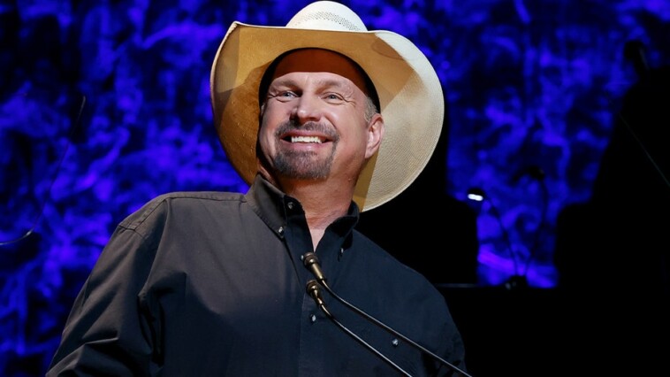 garth-brooks-gave-up-being-‘biggest-superstar’-on-planet-to-raise-kids-in-oklahoma