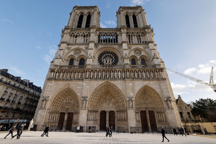 trump-meets-with-zelensky,-macron-ahead-of-notre-dame-reopening-ceremony-in-paris