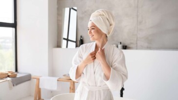 wife-pops-into-bathroom-for-quick-97-minute-shower