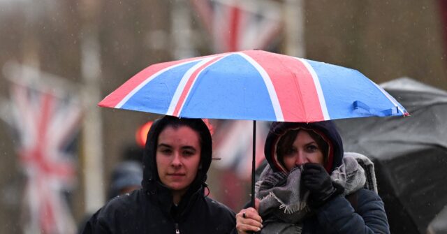 hundreds-of-thousands-in-uk-and-ireland-left-without-power-amid-storm-darragh