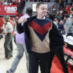 rick-pitino-dons-replica-sweater-to-honor-legendary-st.-john’s-coach-lou-carnesecca