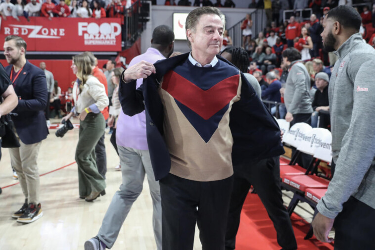 rick-pitino-dons-replica-sweater-to-honor-legendary-st.-john’s-coach-lou-carnesecca