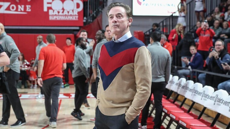 st-john’s-coach-rick-pitino-pays-homage-to-late-school-legend-lou-carnesecca-with-vintage-look