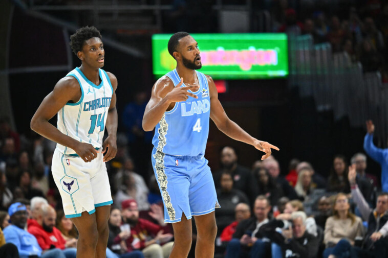 evan-mobley-scores-career-high-41-points,-helping-cavs-maintain-nba’s-best-record-with-win-over-hornets