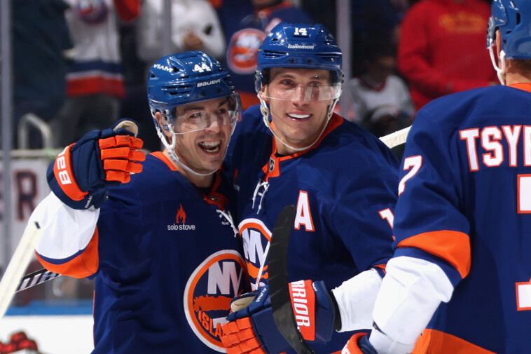 islanders-slip-past-hurricanes-thanks-to-dominant-second-period