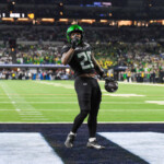 no-1-oregon-keeps-no.-3-penn-state-at-bay-in-45-37-big-ten-title-game-win