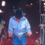 america’s-king-of-country-music-george-strait-breaks-the-internet-after-he-does-trump-dance-at-vegas-concert-(video)