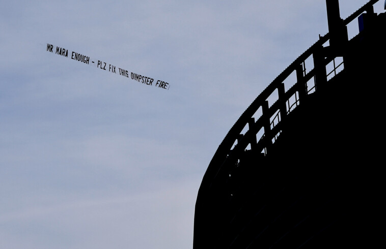 malik-nabers-has-hysterical-response-to-giants-‘dumpster-fire’-sign-flying-over-metlife-stadium