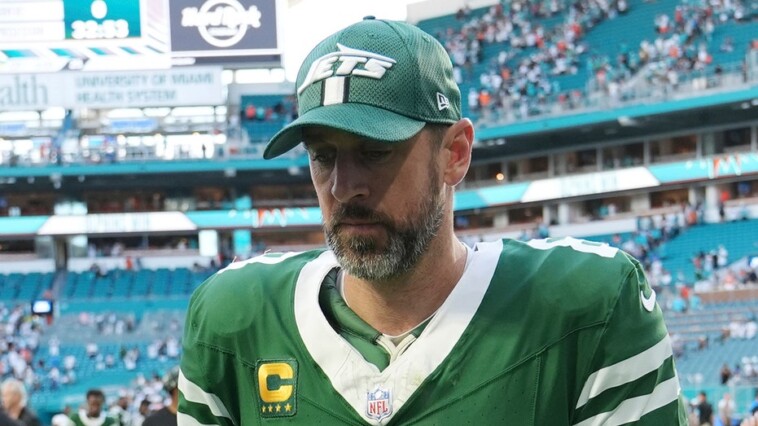 aaron-rodgers-gets-testy-with-reporter-when-asked-to-reflect-on-jets’-dreadful-playoff-drought