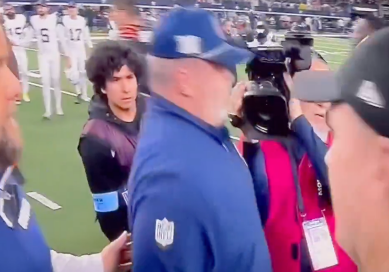 mike-mccarthy-has-awkward-run-in-with-cameraman-after-heartbreaking-cowboys-loss