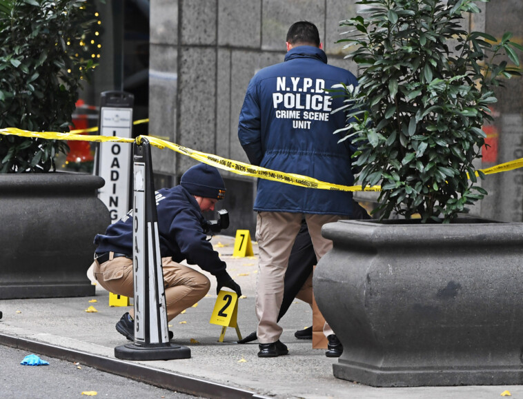 ghoulish-tourists-flock-to-nyc-site-of-unitedhealthcare-ceo-brian-thompson’s-murder