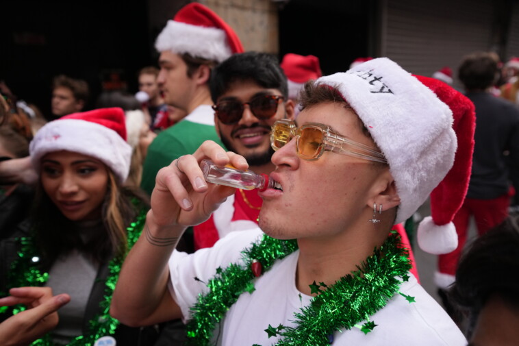 mta-banning-alcohol-on-metro-north,-lirr-trains-for-santacon-weekend