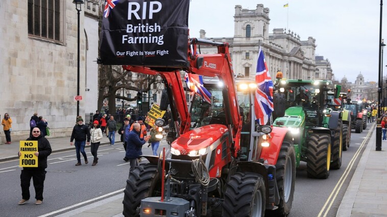 hundreds-of-tractors-block-central-london-streets-as-farmers-protest-tax-change