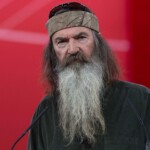 ‘duck-dynasty’-star-phil-robertson-forces-himself-to-eat-as-he-battles-alzheimer’s,-plans-to-‘keep-the-faith’