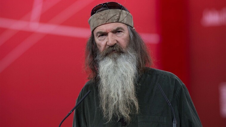 ‘duck-dynasty’-star-phil-robertson-forces-himself-to-eat-as-he-battles-alzheimer’s,-plans-to-‘keep-the-faith’