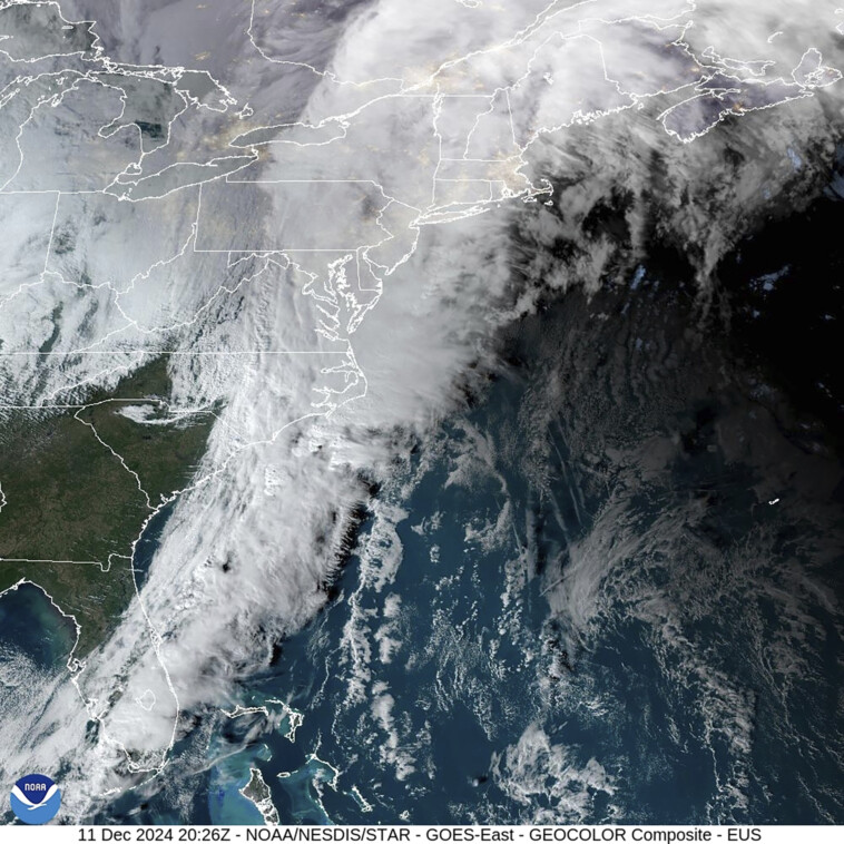 rapidly-strengthening-storm-in-the-northeast-leads-to-power-outages,-extensive-flight-delays