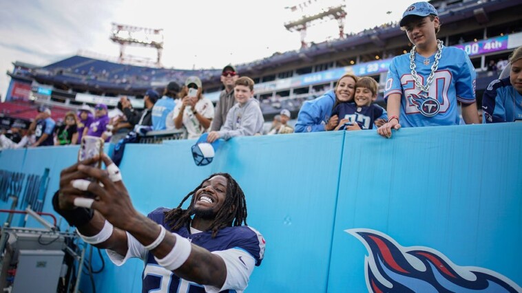 titans-rookie-jarvis-brownlee-jr.-shares-powerful-message-after-helping-out-single-mom:-‘god-bless-you’