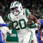 jets-expect-rb-hall-(knee)-back-against-jaguars