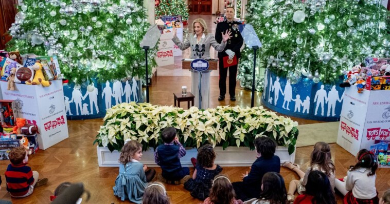 watch:-young-child-corrects-jill-biden-when-she-says-‘happy-holidays’