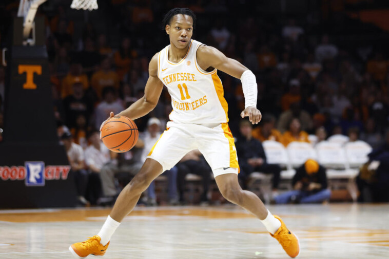 jordan-gainey-sinks-wild-buzzer-beater-to-lift-no.-1-tennessee-past-illinois