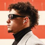 patrick-mahomes’-turtleneck,-suit-and-chain-headlines-week-15-nfl-arrivals