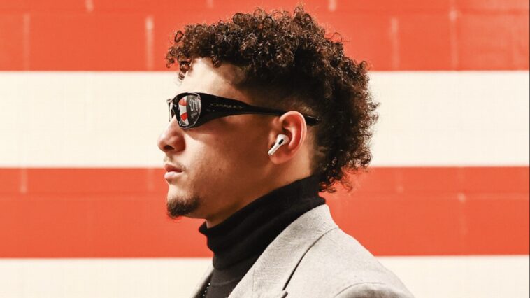 patrick-mahomes’-turtleneck,-suit-and-chain-headlines-week-15-nfl-arrivals