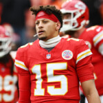 chiefs-qb-patrick-mahomes-replaced-by-carson-wentz-after-ankle-injury-in-win-over-browns