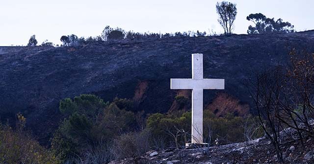 video-—-‘grateful-to-god’:-wooden-cross-survives-california-wildfire-that-burned-4k-acres