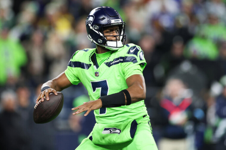 seahawks-qb-geno-smith-leaves-game-vs.-packers-with-knee-injury