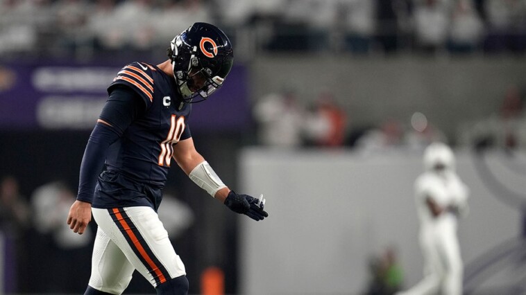 hall-of-fame-quarterback-worries-caleb-williams-could-lose-‘confidence’-amid-bears’-dreadful-season