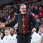 depaul-coach-chris-holtmann-pays-homage-to-late-lou-carnesecca-with-colorful-sweater