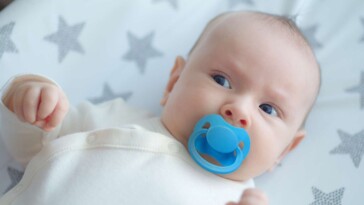 newborn-starting-to-suspect-there’s-no-milk-in-this-pacifier