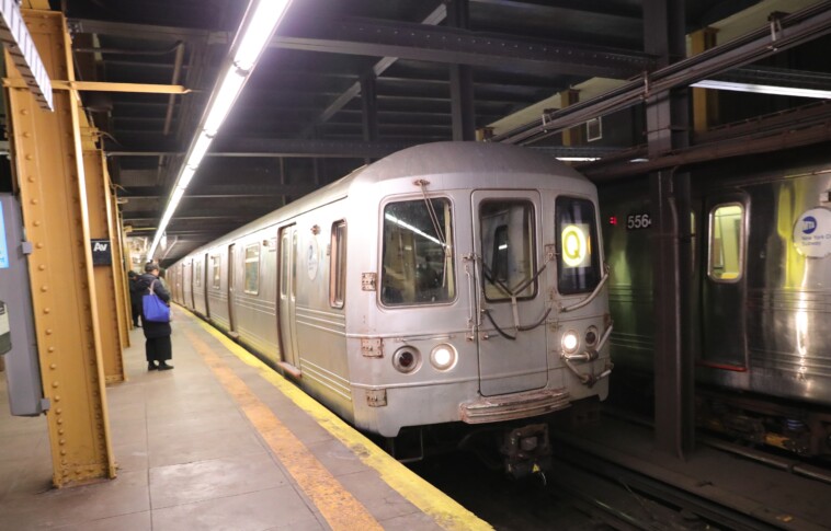 shouting-madman-randomly-stabs-nyc-subway-rider-just-hours-after-teen-slashed-in-separate-transit-attack:-cops