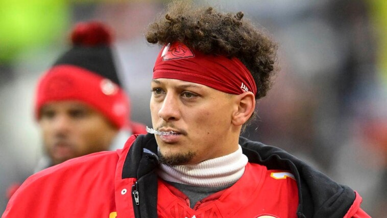 patrick-mahomes,-previously-critical-of-chiefs’-tight-schedule,-will-play-despite-ankle-injury