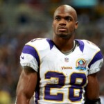 ex-nfl-star-adrian-peterson-has-warrants-out-for-arrest:-report