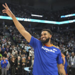 knicks’-karl-anthony-towns-receives-standing-ovation-in-minnesota,-then-blows-out-timberwolves