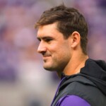 vikings’-daniel-jones-gives-former-giants-teammates-christmas-gifts-despite-being-released:-report