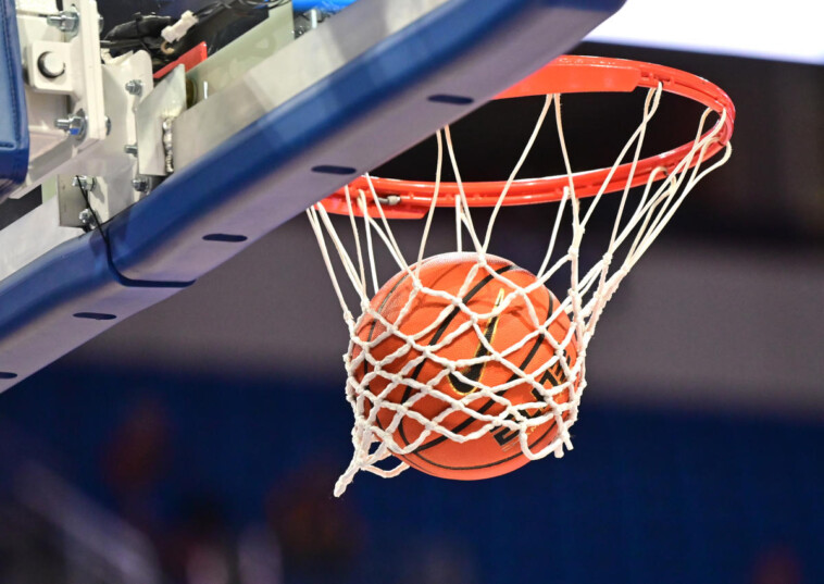 valparaiso’s-justus-mcnair-hits-half-court-buzzer-beater-to-complete-epic-comeback-over-western-michigan