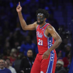 joel-embiid-scores-34-in-return-to-76ers’-lineup-after-missing-1-game-with-sinus-fracture