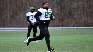 quinnen-williams-aims-to-finish-out-‘frustrating’-jets-season-despite-hamstring-issue