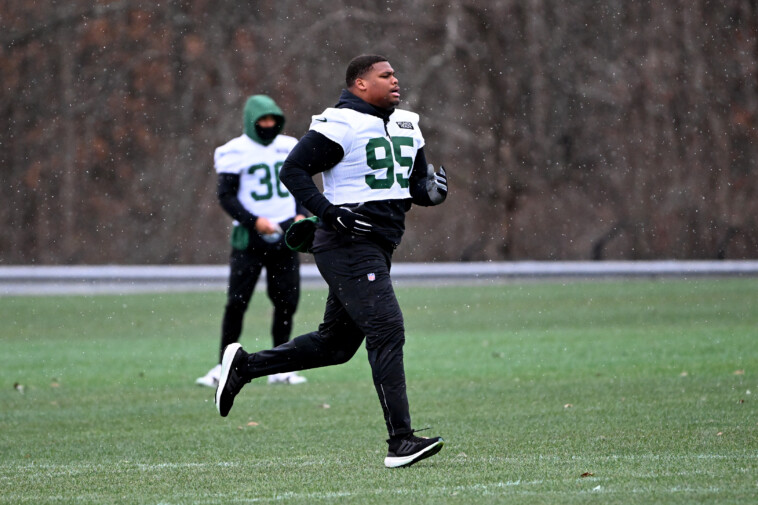 quinnen-williams-aims-to-finish-out-‘frustrating’-jets-season-despite-hamstring-issue