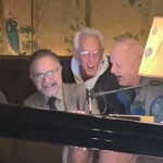 bill-murray-crashes-piano-player’s-set-at-nyc-celeb-hotspot-bemelmans-to-sing-this-’70s-hit