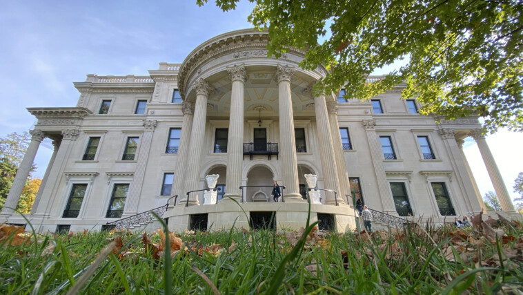 mystery-woman-found-dead-under-‘suspicious’-circumstances-near-historic-vanderbilt-mansion-in-upstate-ny