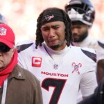 texans’-tank-dell-sustains-gruesome-leg-injury,-leaving-teammates-in-tears