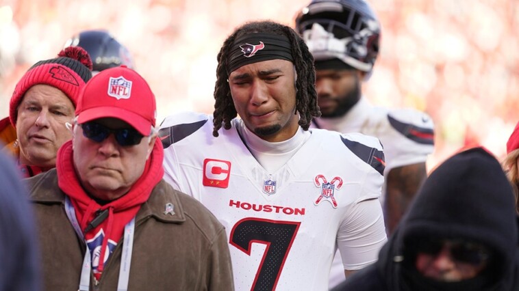 texans’-tank-dell-sustains-gruesome-leg-injury,-leaving-teammates-in-tears