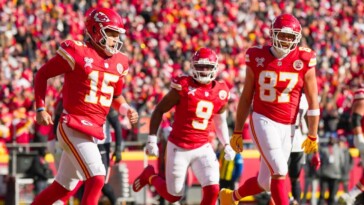 ‘ultimate-competitor’:-injured-mahomes-lifts-chiefs