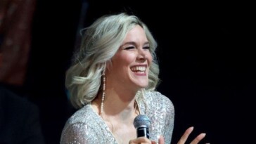 singer-joss-stone-announces-surprise-pregnancy-weeks-after-adopting-son