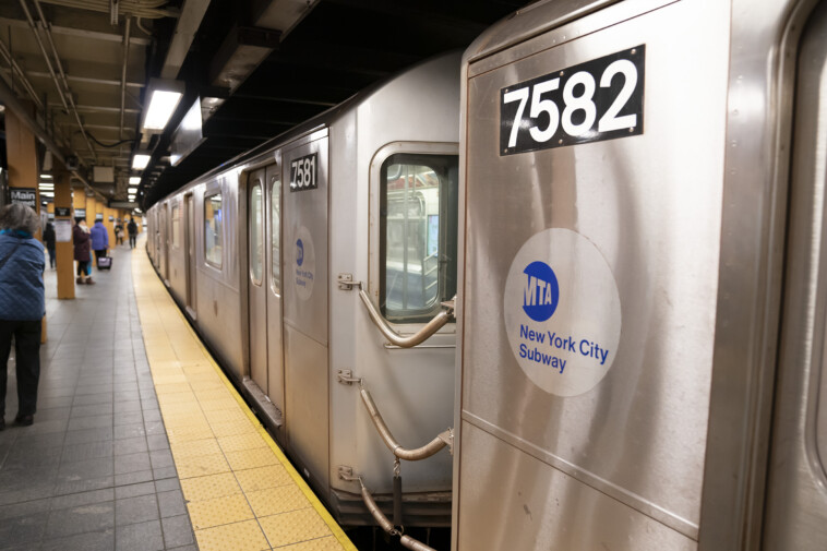 one-critical-in-double-stabbing-on-downtown-7-train-in-queens